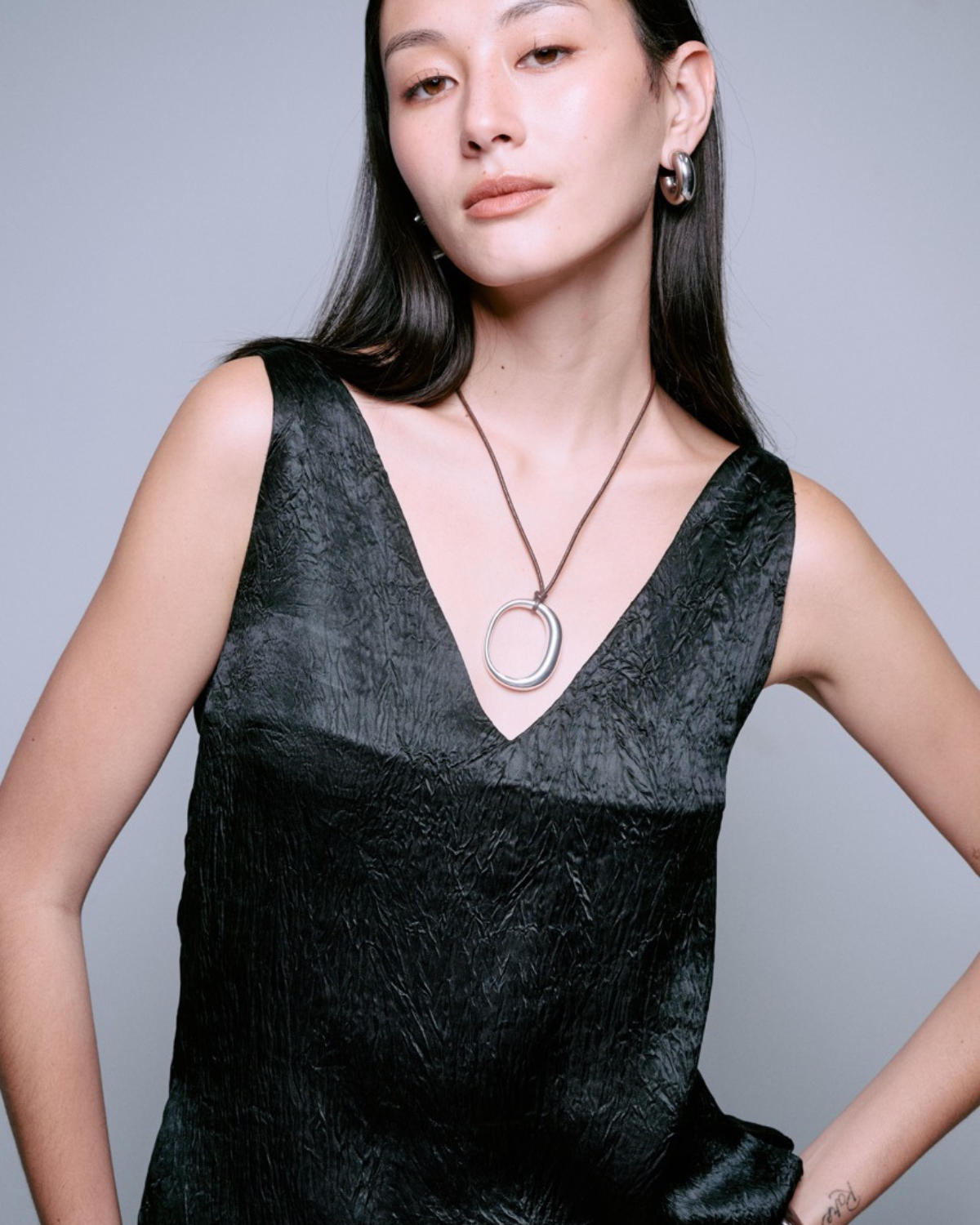 Jungle Urbaine - V-Neck Satin Tank Top in Textured Black