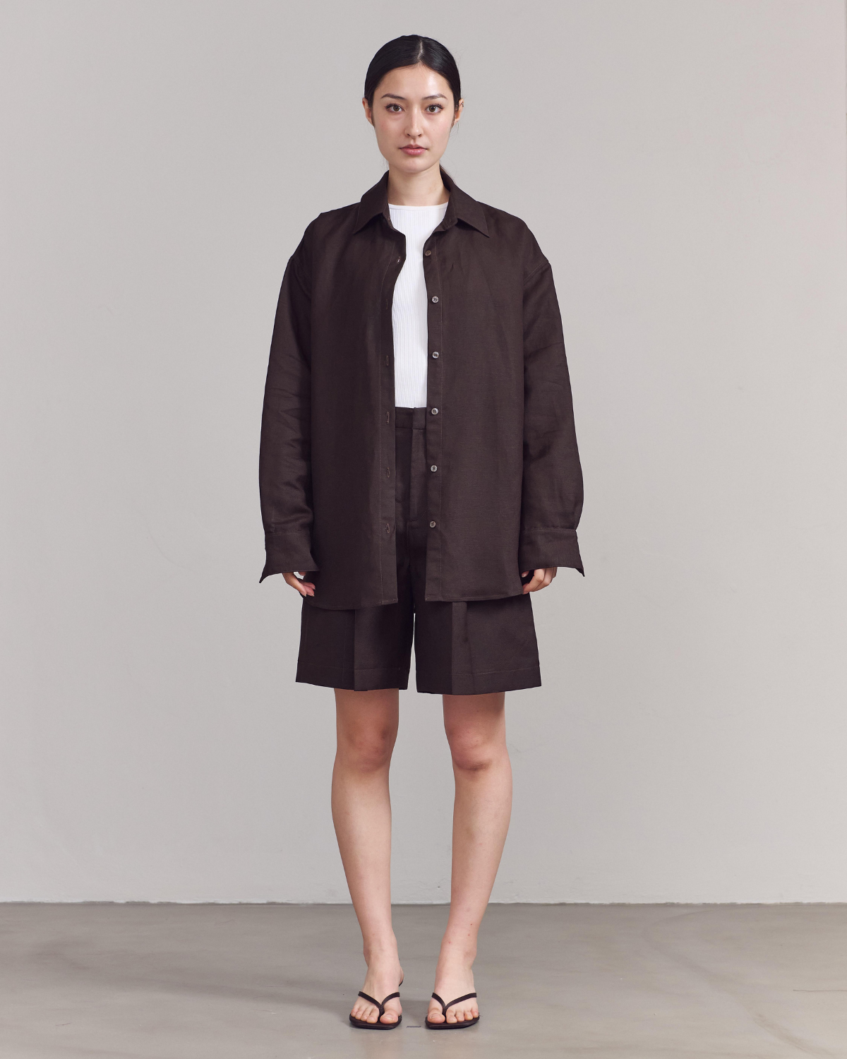 SS25 Lin et Lumière - Essential Bermuda Shorts in Dark Brown Linen