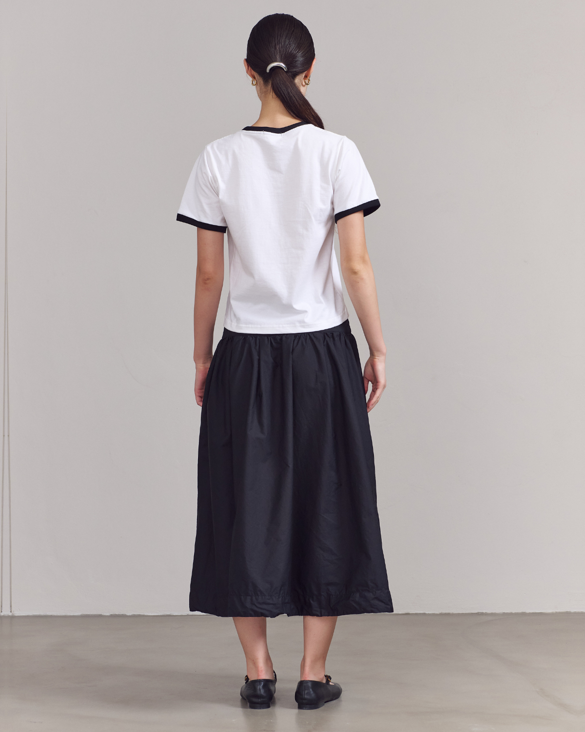 AIMER - Classic Contrast Ribbed T-Shirt in White Black