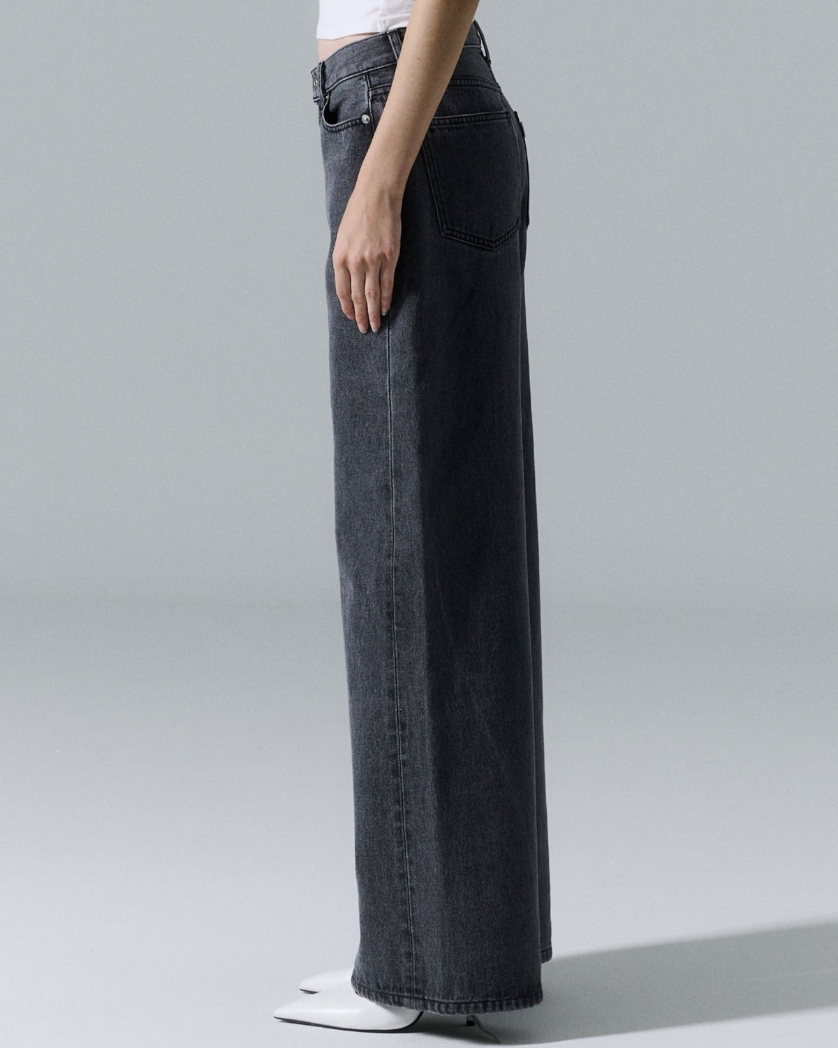 AIMER - 90s Baggy Jeans in Charcoal Grey