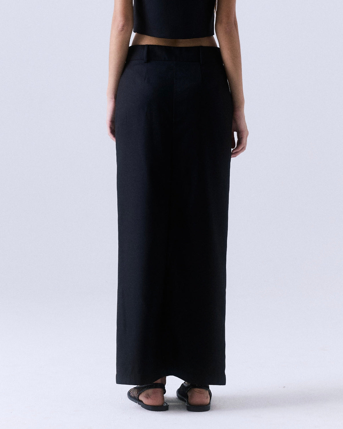 AIMER - Essential Front Slit Skirt in Black