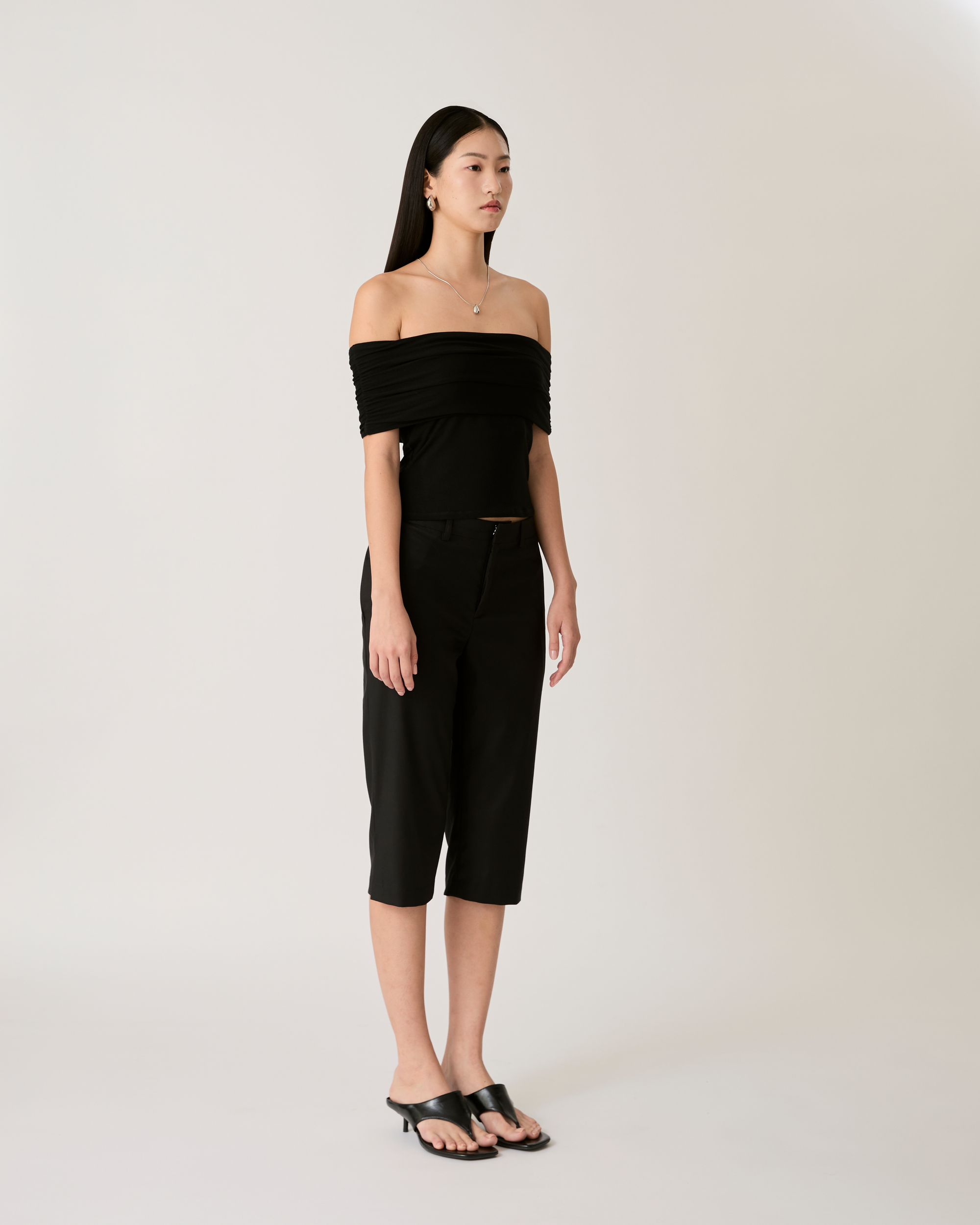 Returns to Nature - Tailored Capri Pants in Black