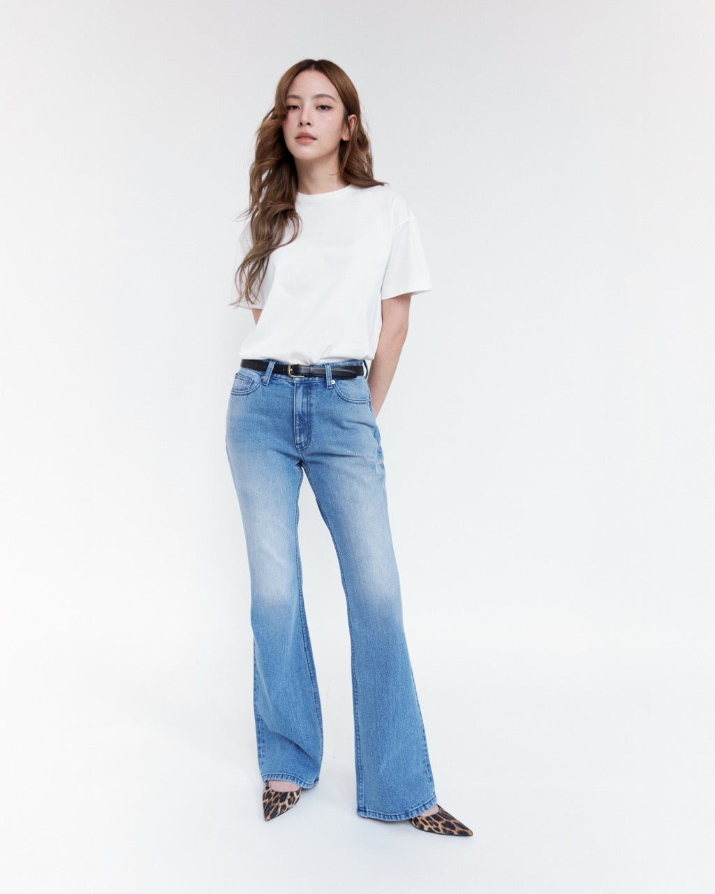 AIMER Core Essential - High Rise Bootcut Jeans in Vintage Wash