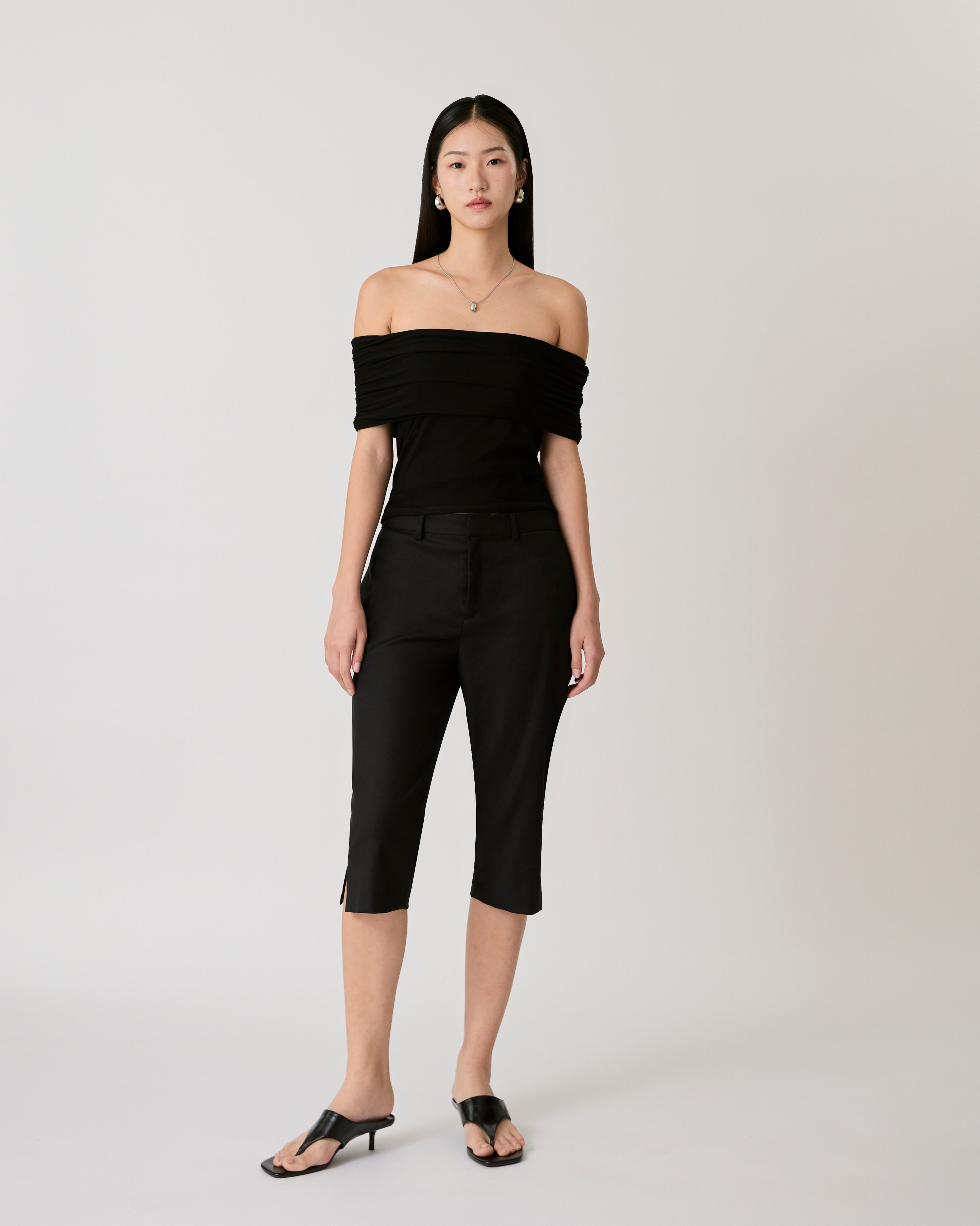 Returns to Nature - Tailored Capri Pants in Black