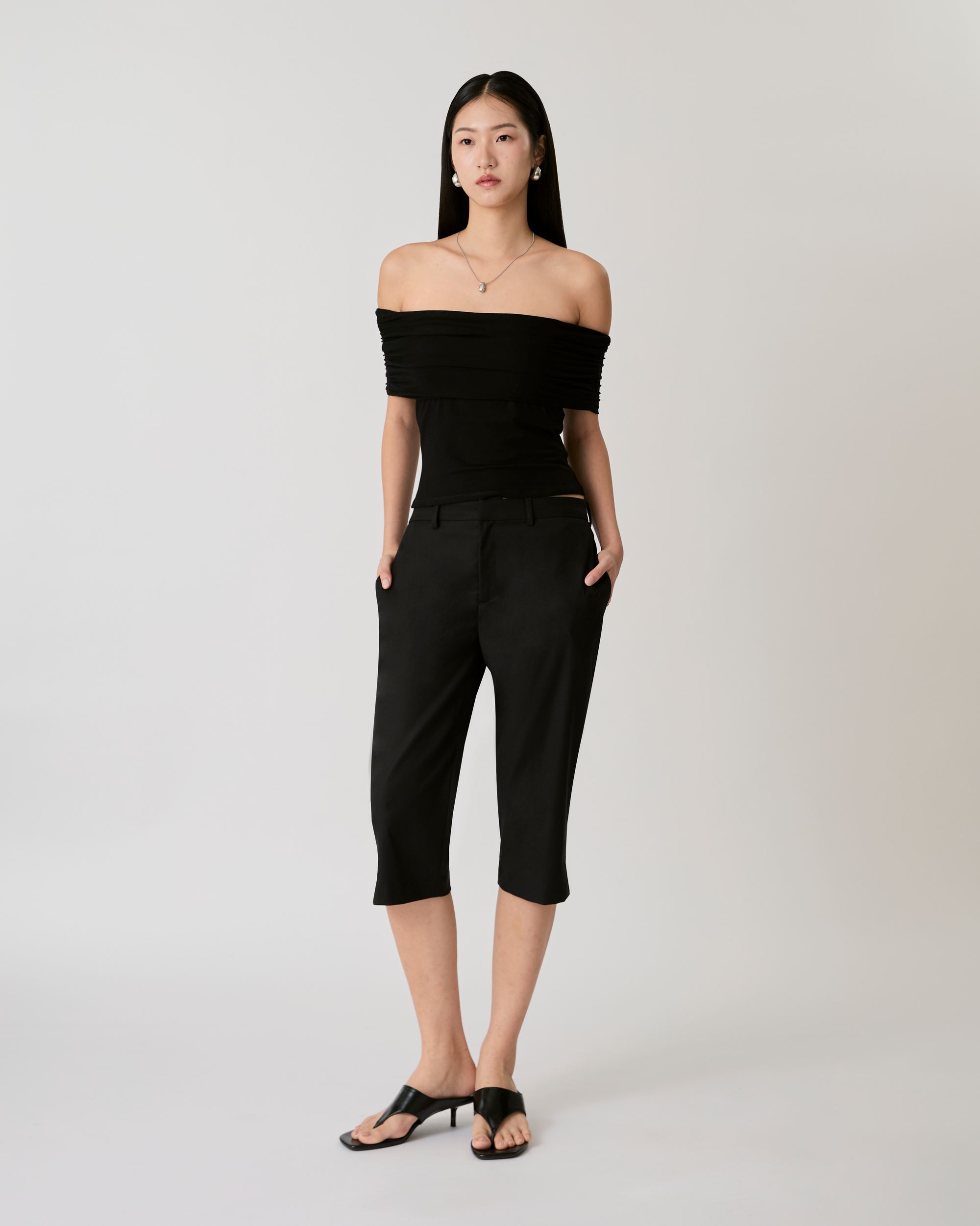 Returns to Nature - Tailored Capri Pants in Black