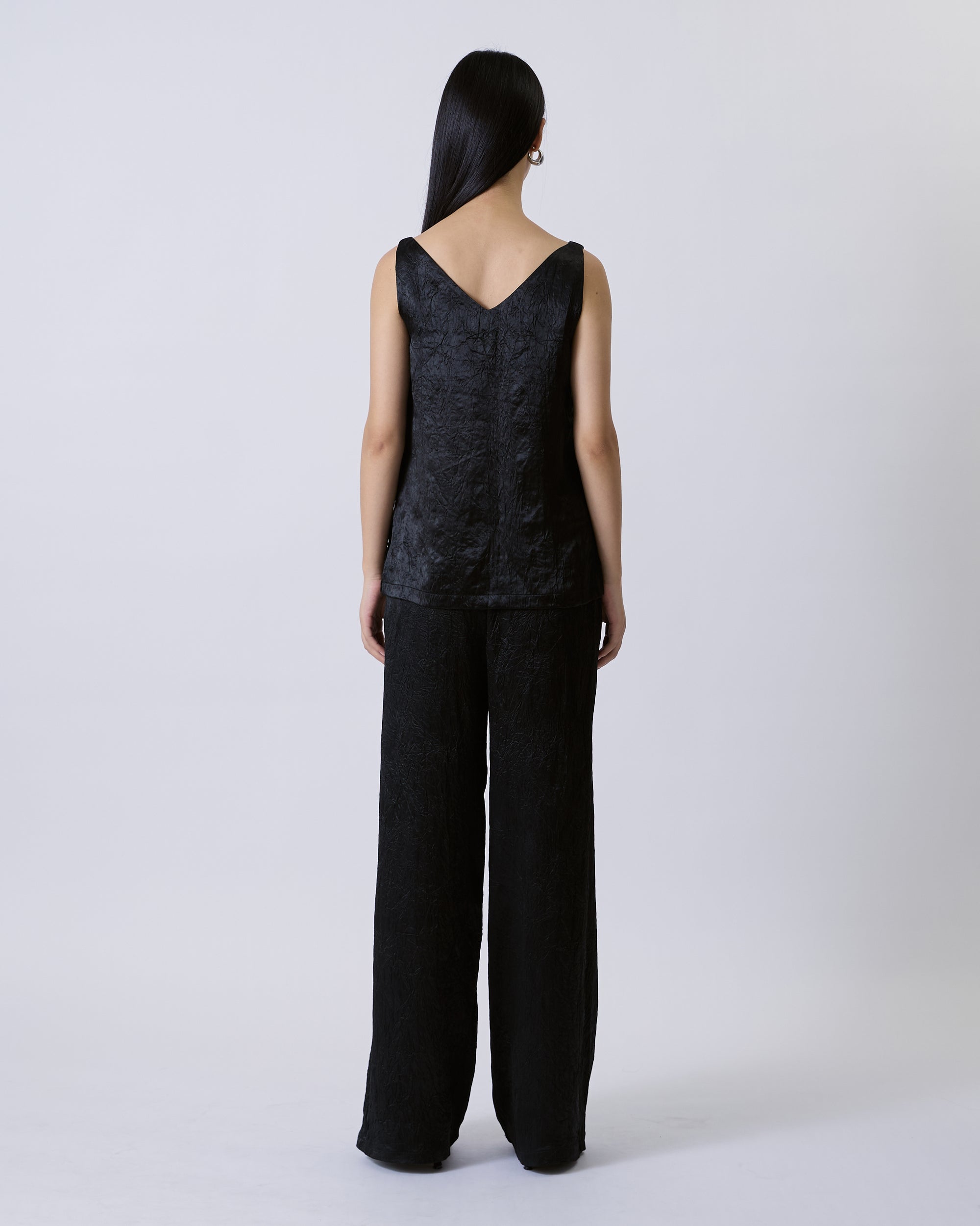 Jungle Urbaine - V-Neck Satin Tank Top in Textured Black