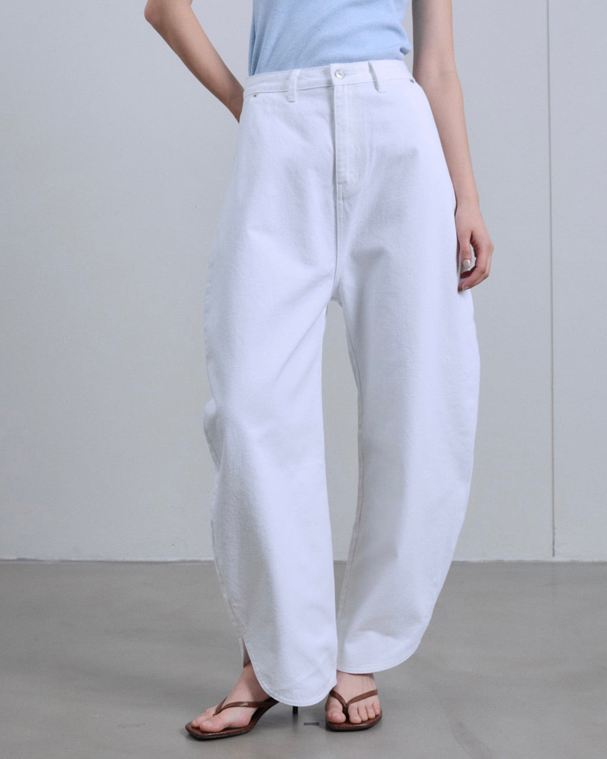 SS25 Denim - Barrel Jeans in White
