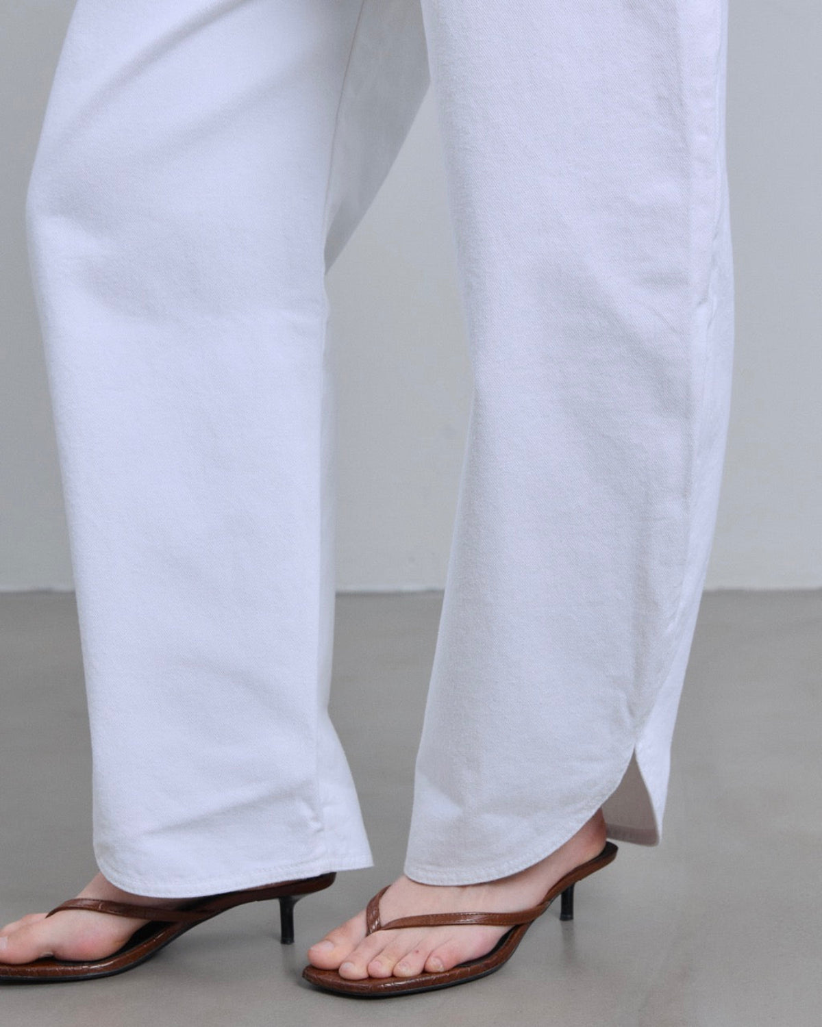 SS25 Denim - Barrel Jeans in White