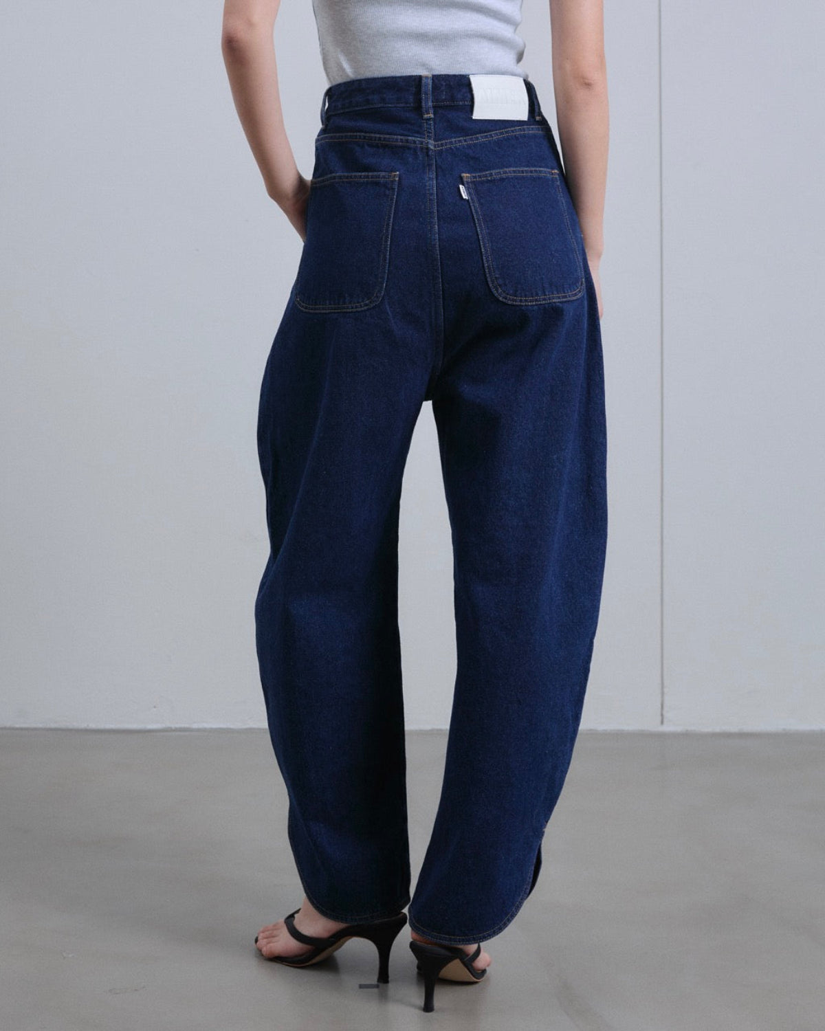 SS25 Denim - Barrel Jeans in Dark Denim