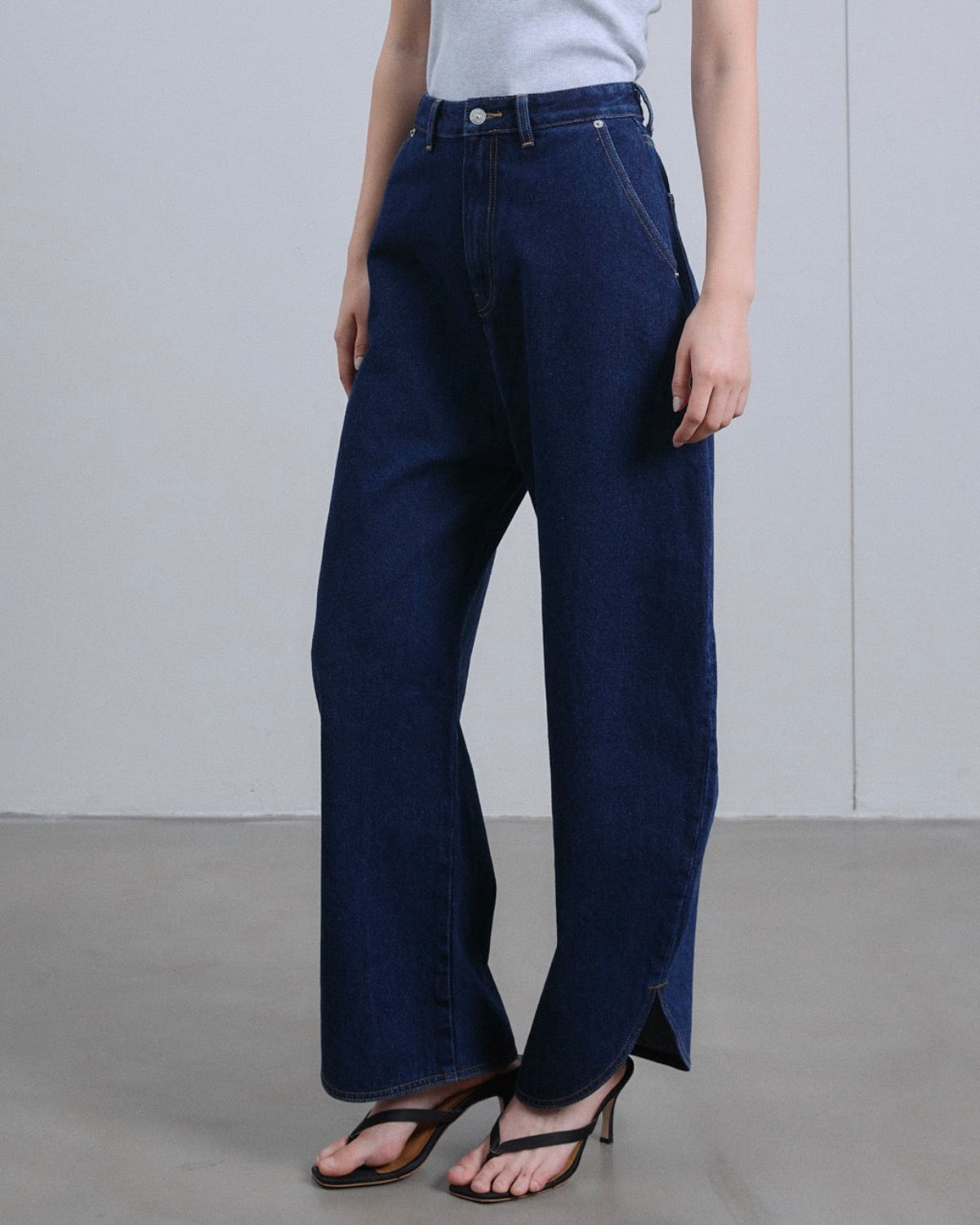 SS25 Denim - Barrel Jeans in Dark Denim