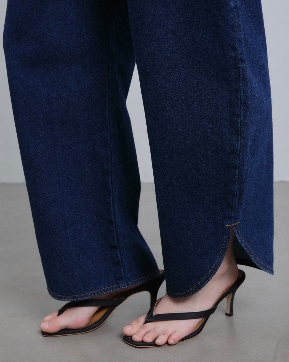 SS25 Denim - Barrel Jeans in Dark Denim