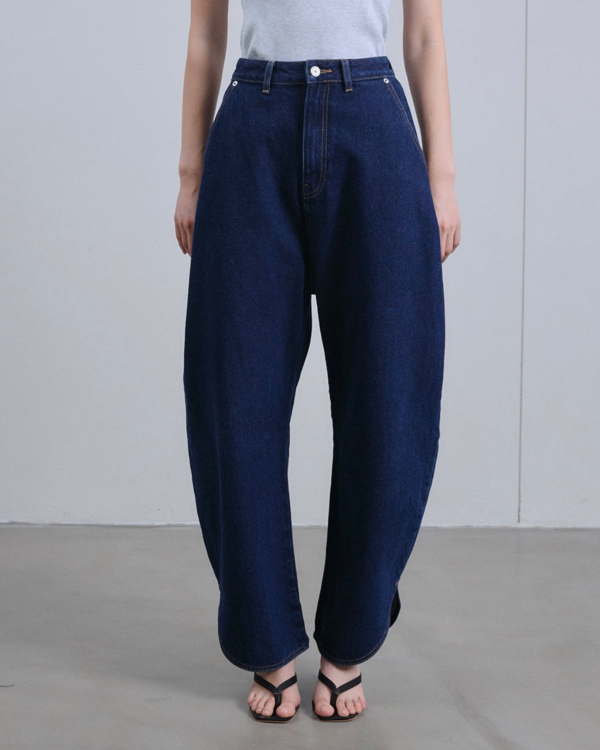 SS25 Denim - Barrel Jeans in Dark Denim