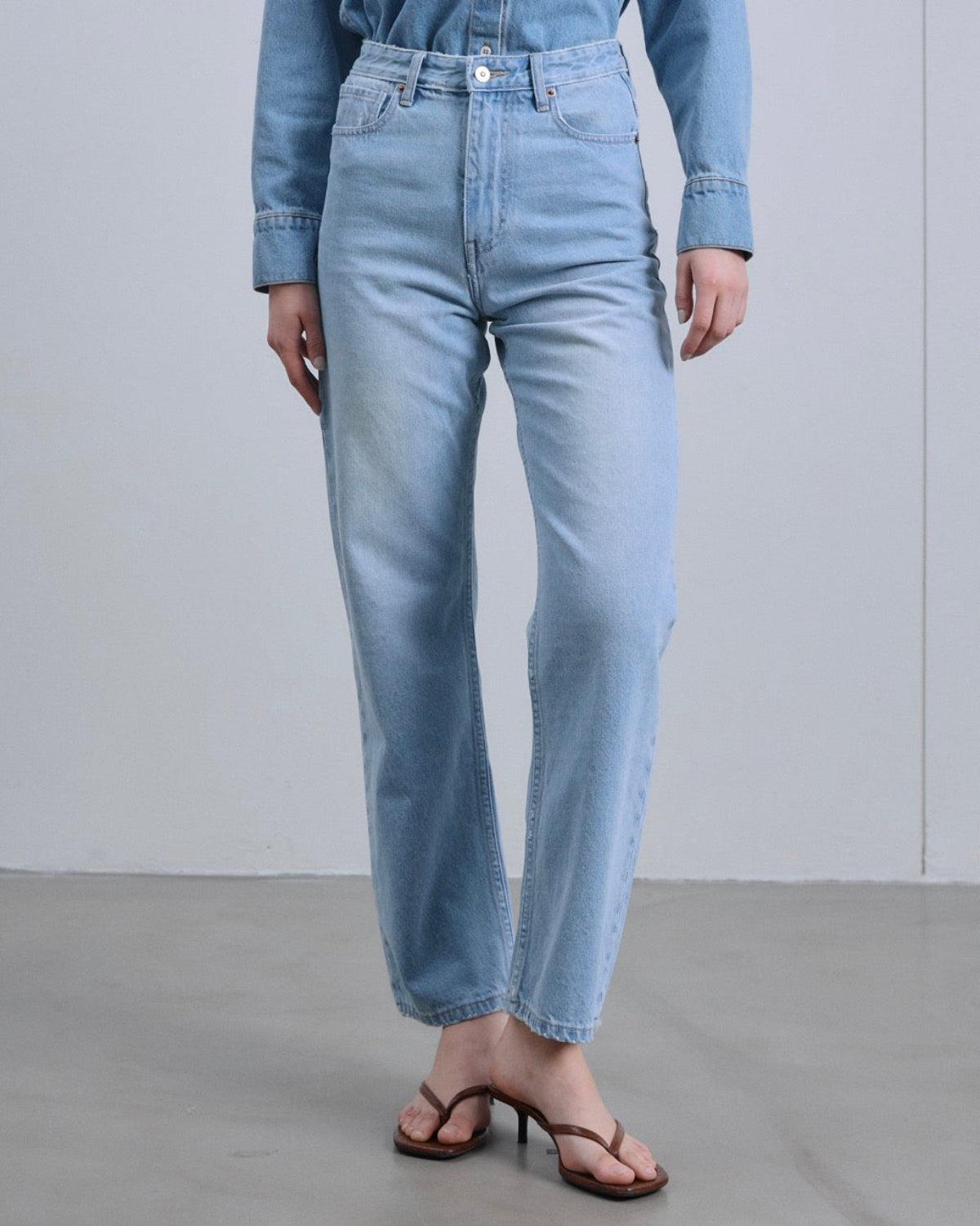 SS25 Denim - Straight Fit Jeans in Light Faded Wash