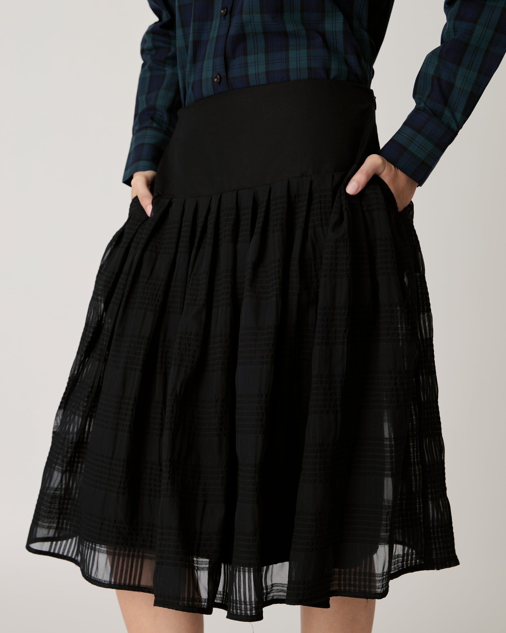 Returns to Nature - Pleated Midi Skirt in Plaid Black