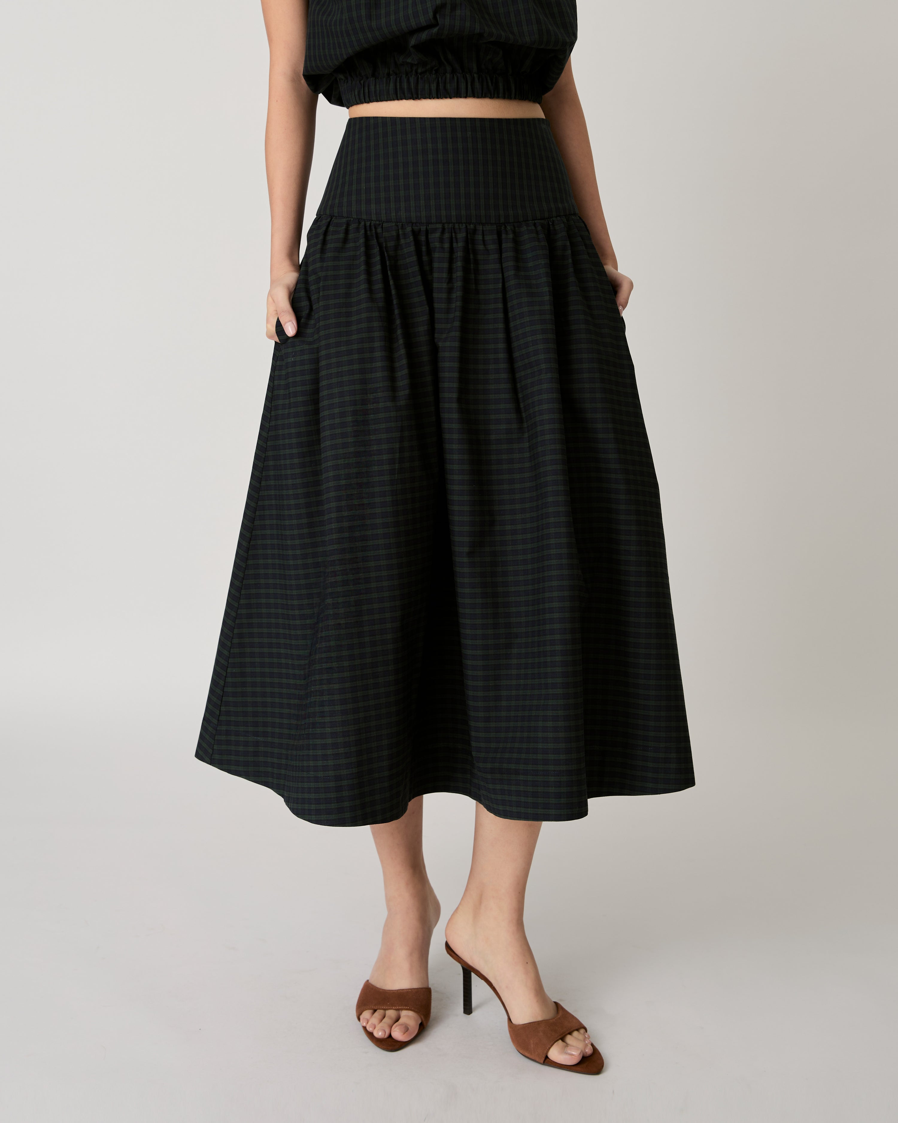 Returns to Nature - Midi A Skirt with pockets in Navy Gingham