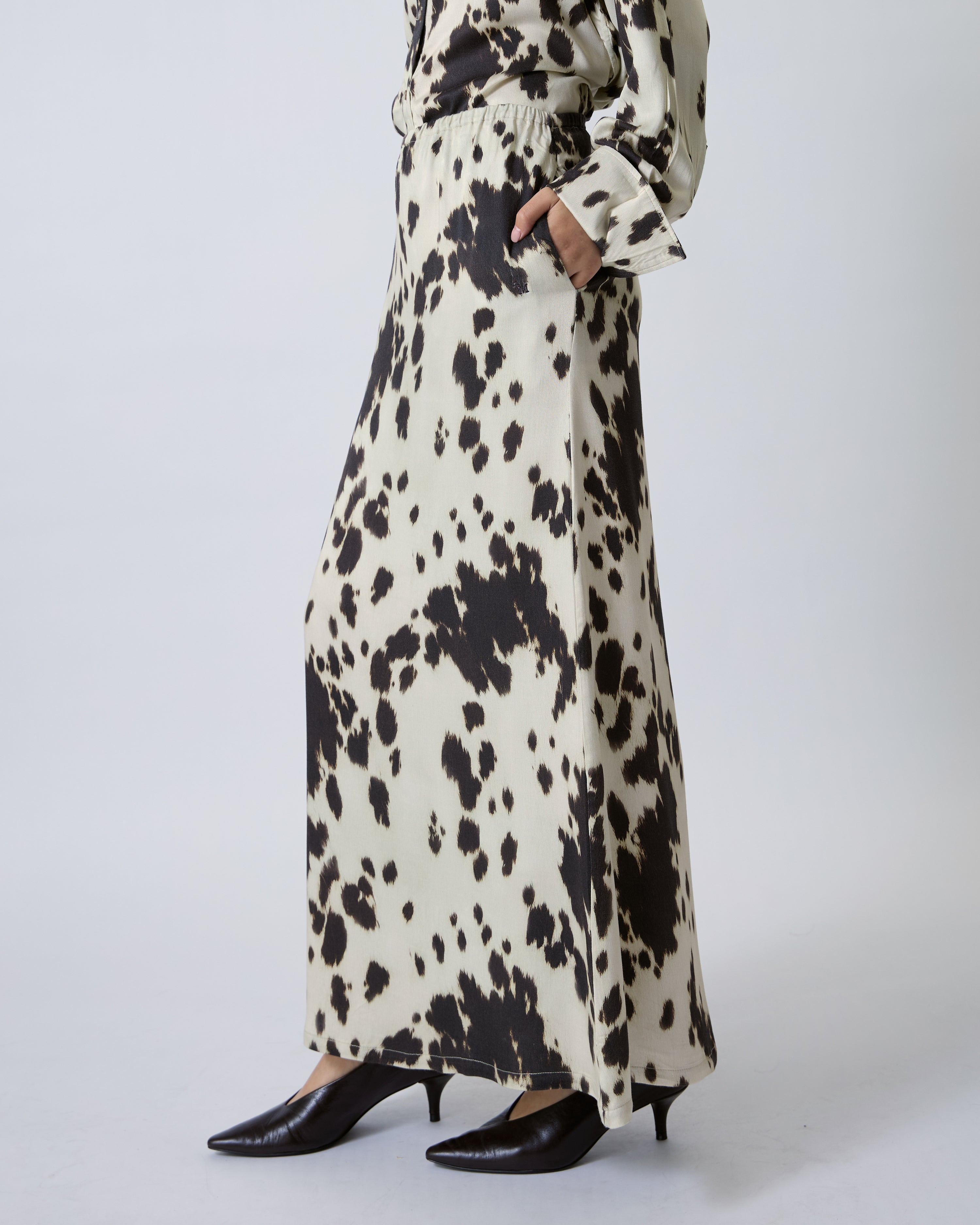 Jungle Urbaine - Elastic Maxi Skirt in Cowhide Print