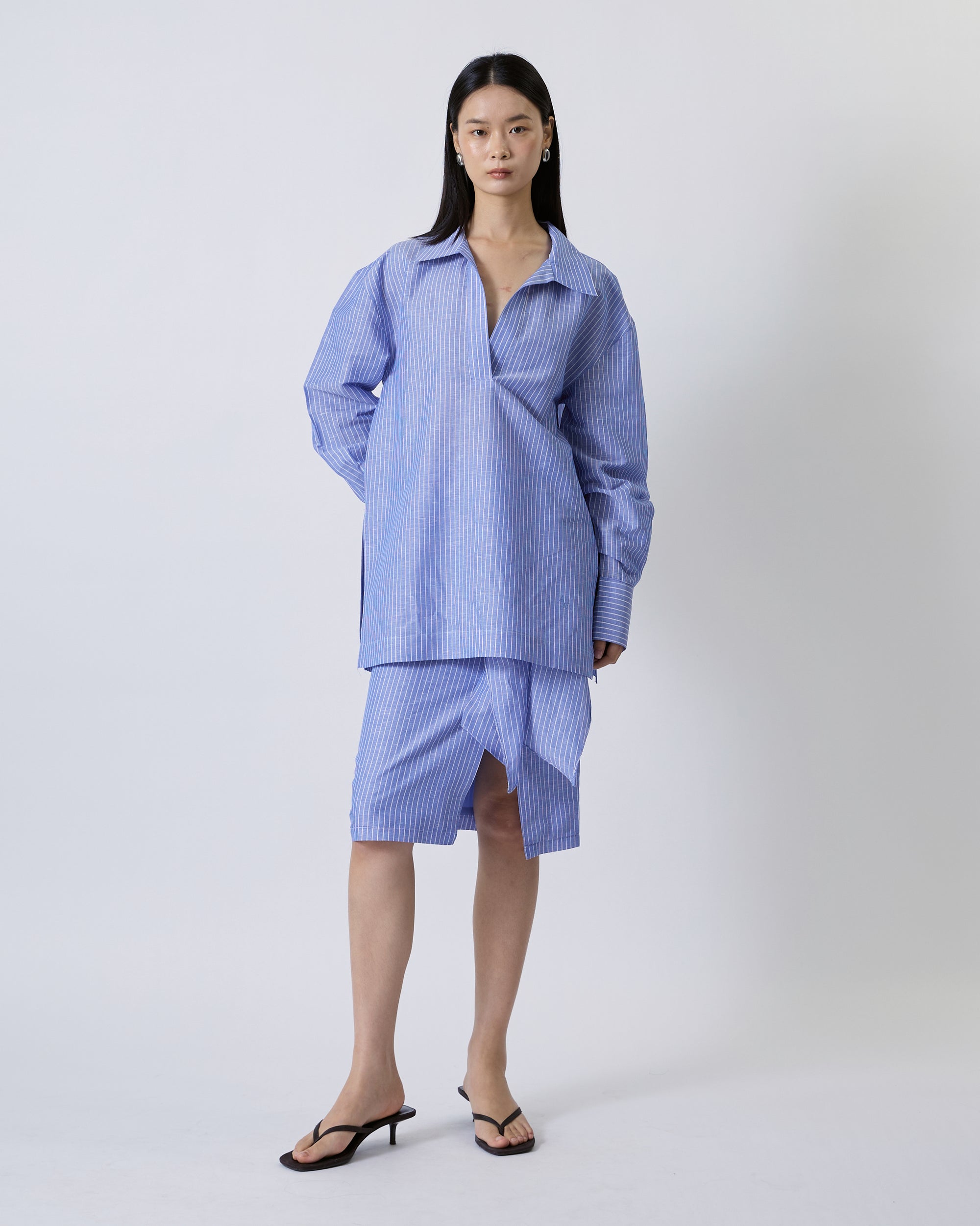 Jungle Urbaine - V-Neck Linen Blouse in Blue Stripe