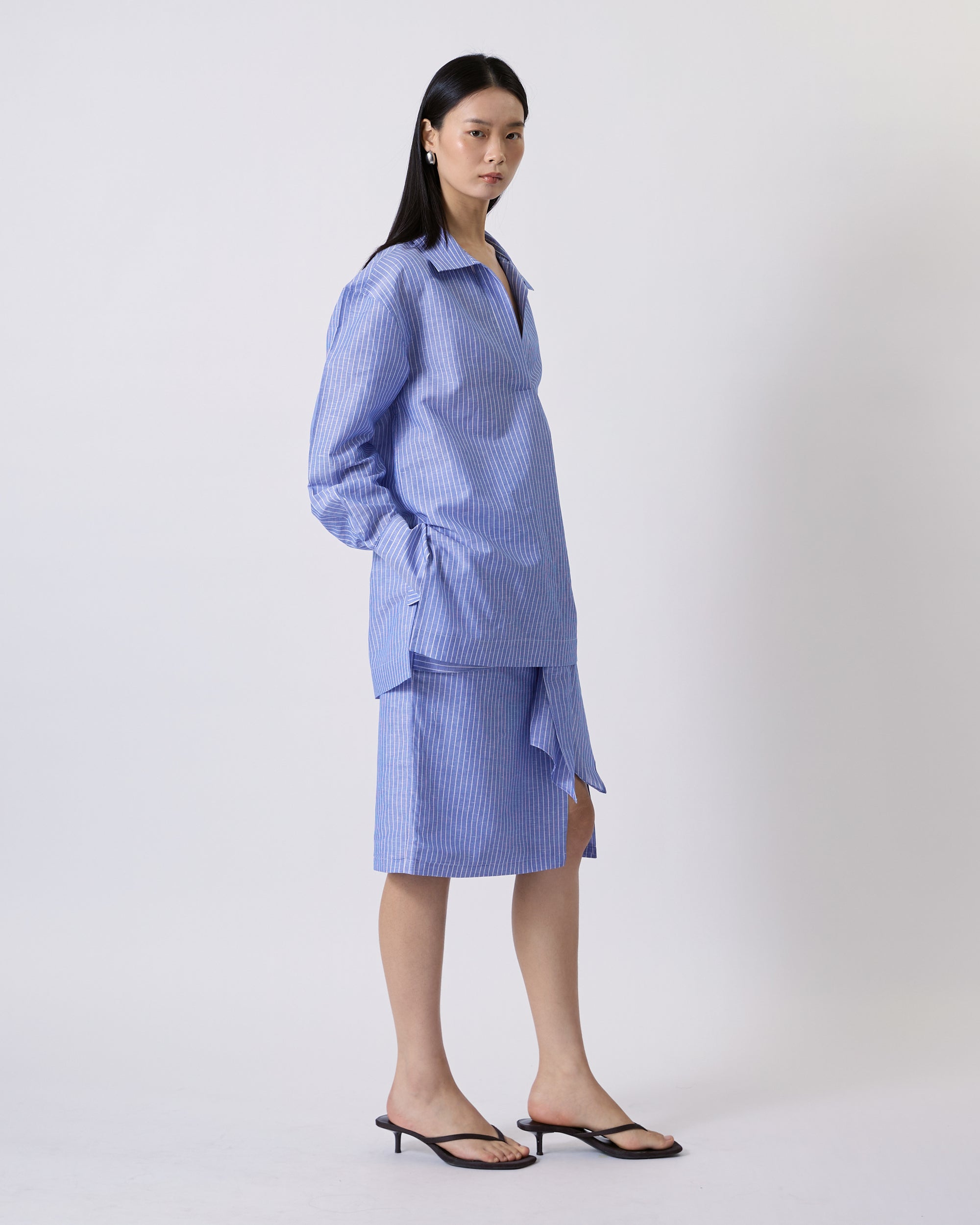 Jungle Urbaine - V-Neck Linen Blouse in Blue Stripe