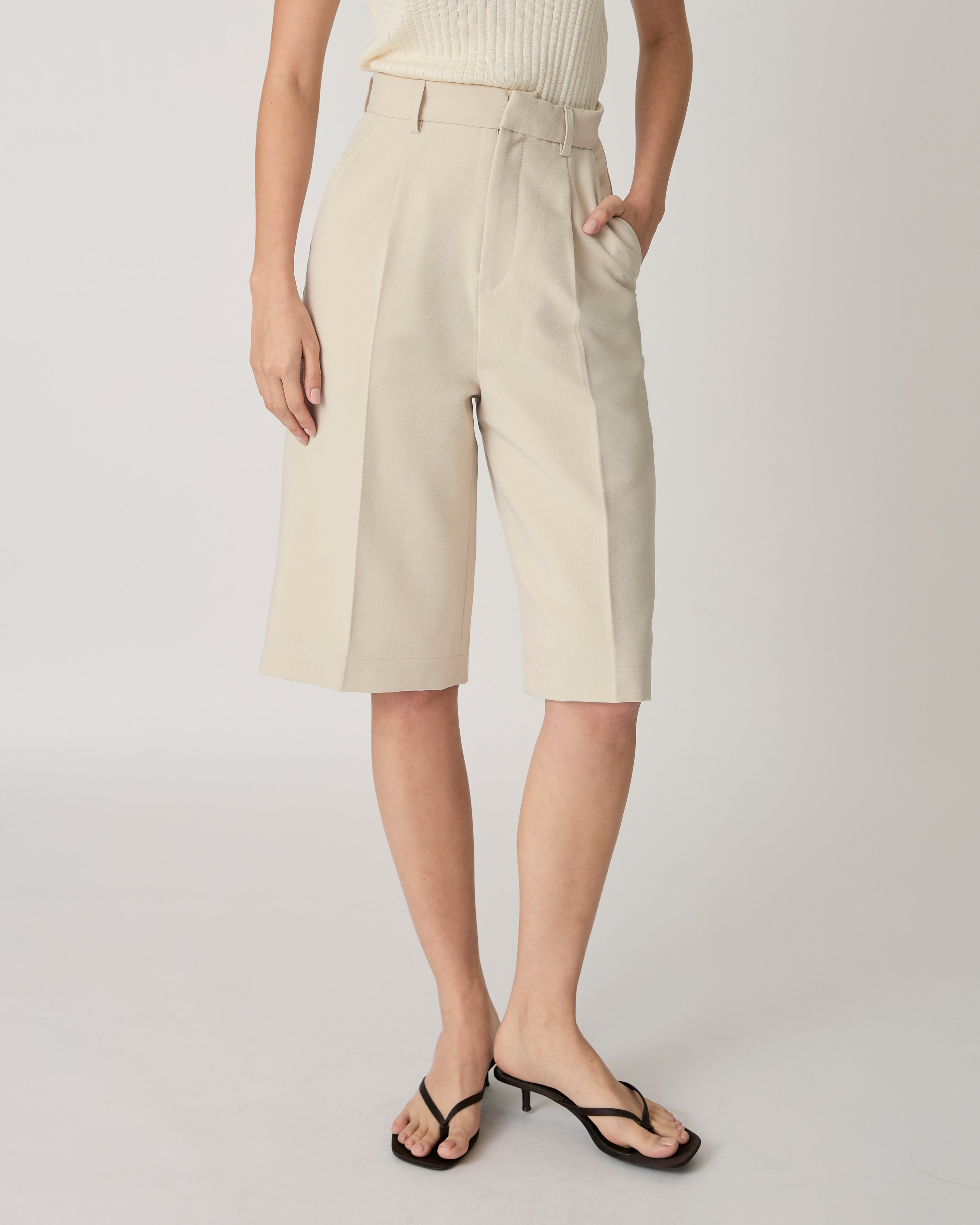 Returns to Nature - High-Waisted Bermuda Shorts in Ivory
