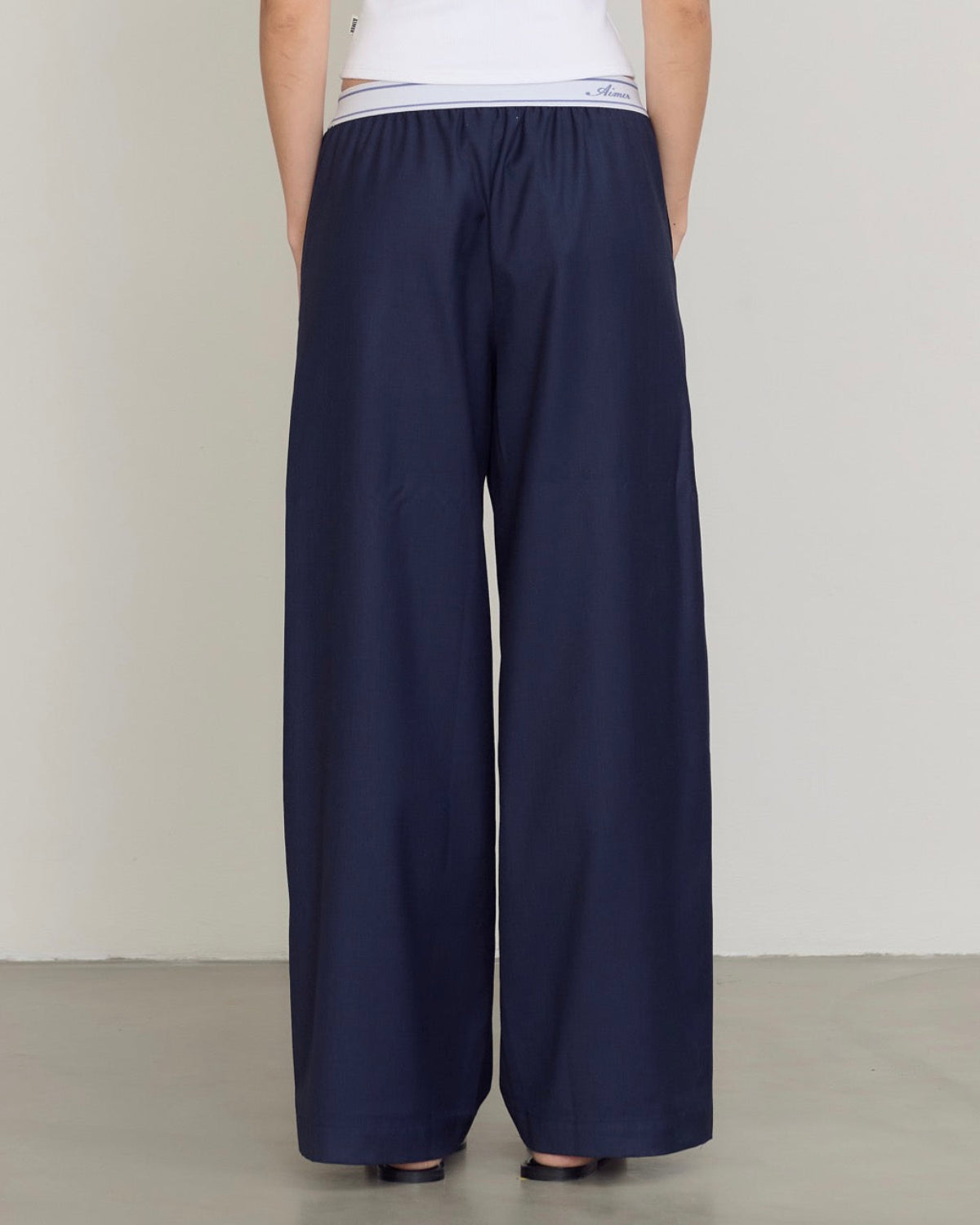 Le Hotelier - Elastic Wool Trousers in Navy