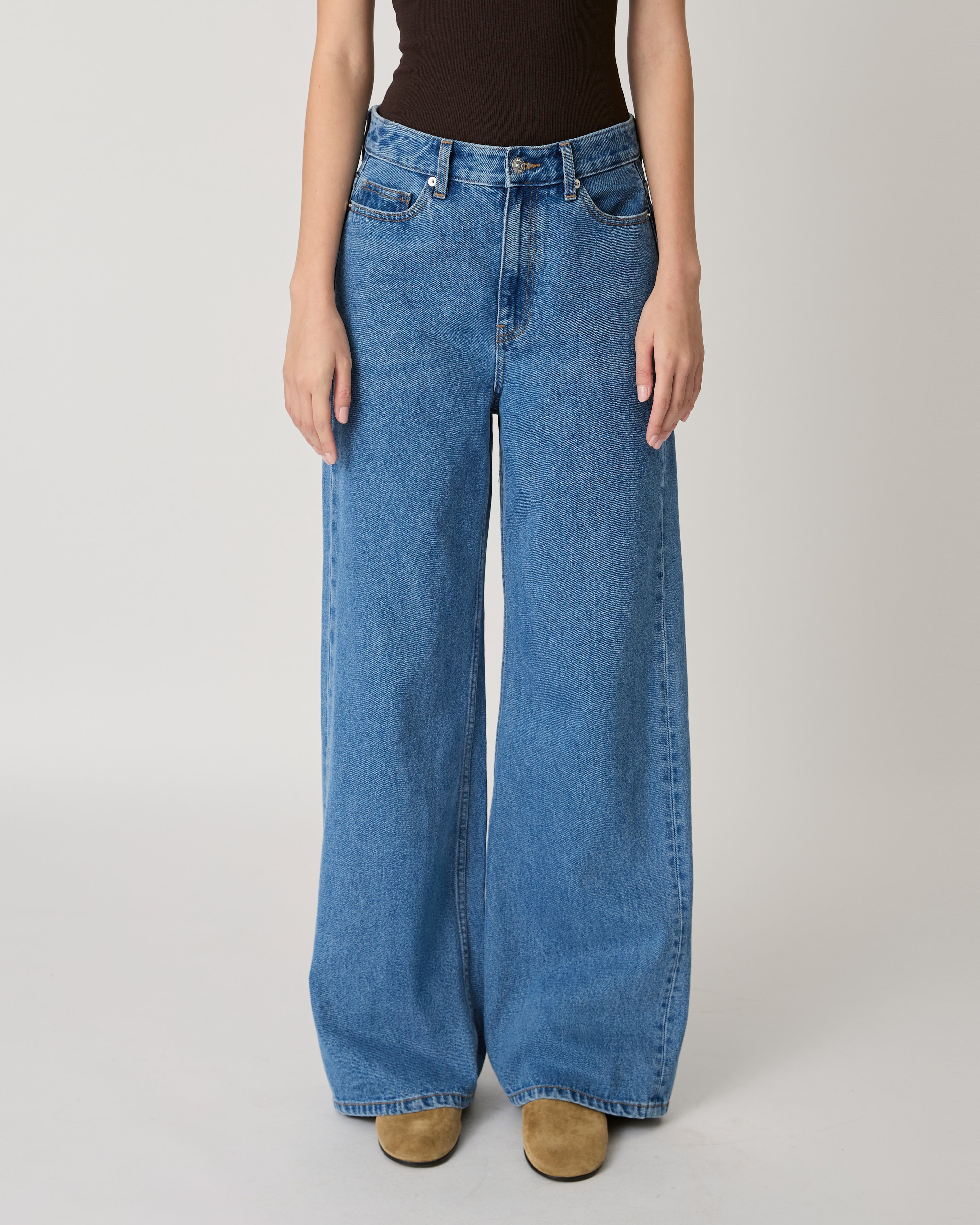 AIMER - 90s Baggy Jeans in Light Blue Wash