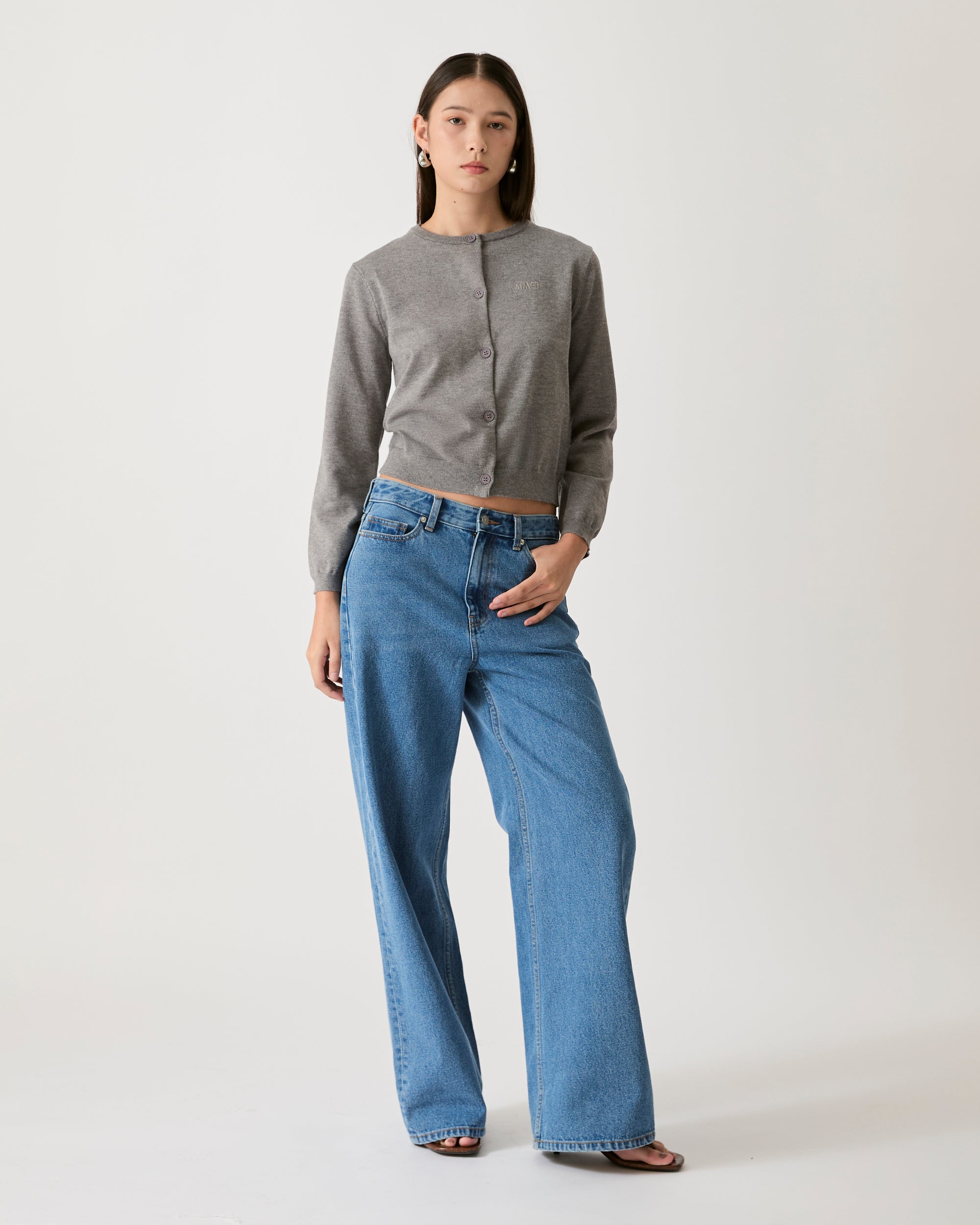 AIMER - Essential Cardigan in Grey