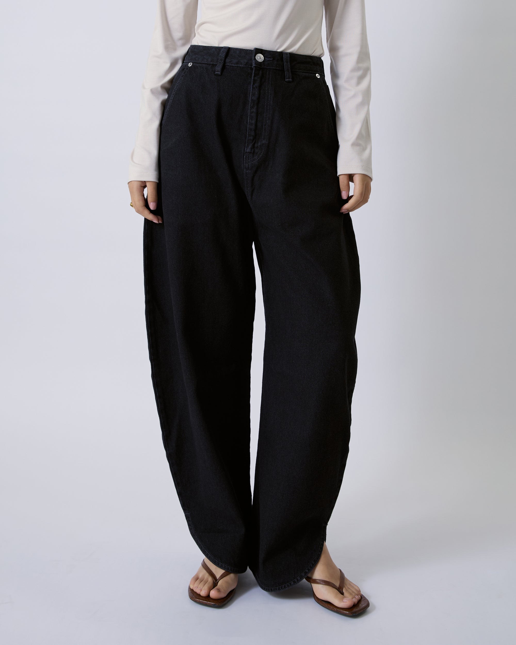 Jungle Urbaine - Barrel Jeans in Black