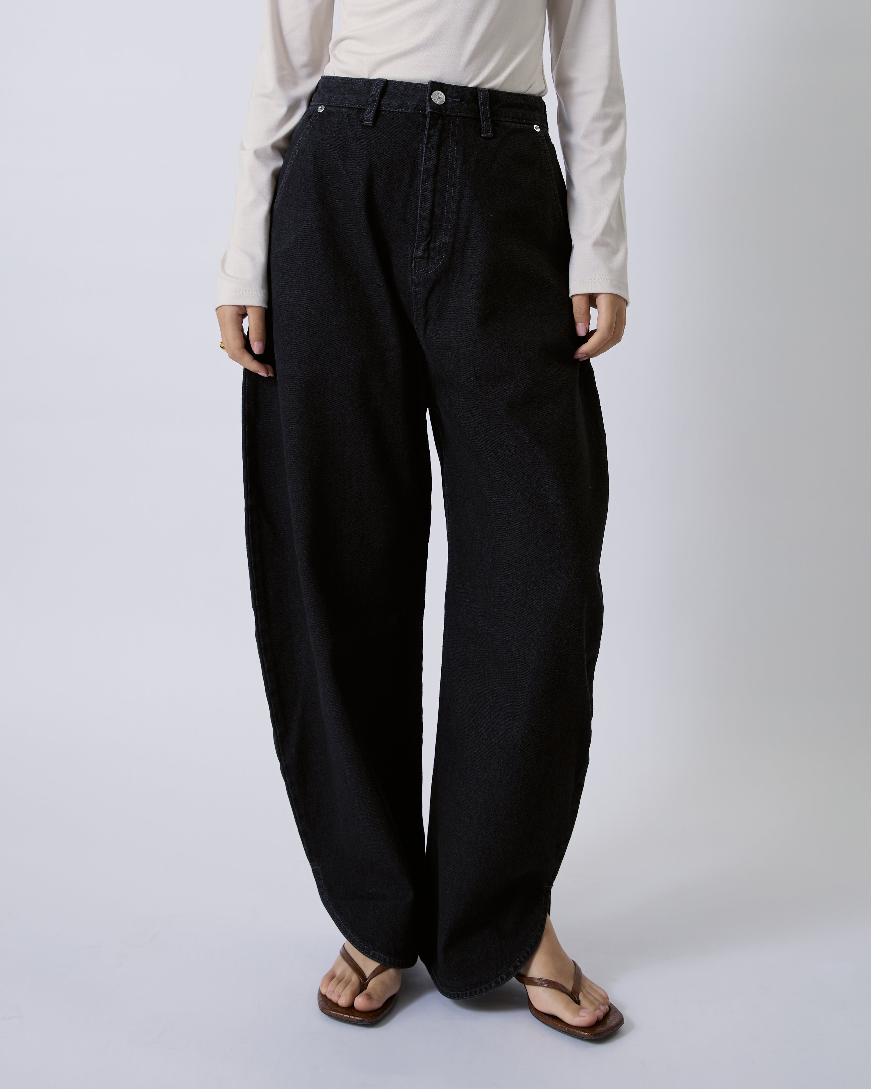 Jungle Urbaine - Barrel Jeans in Black