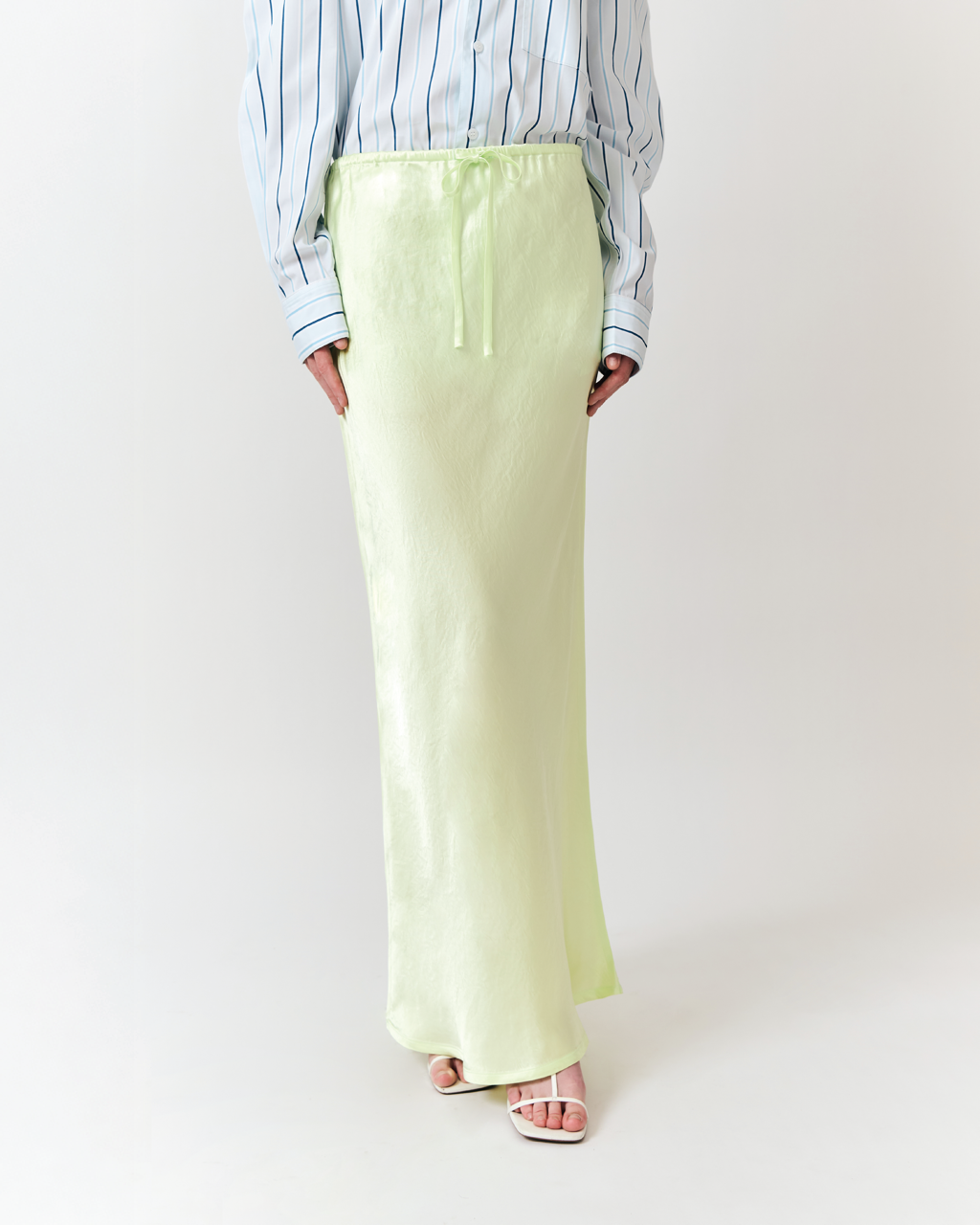 Été Parisien - Satin Maxi Skirt in Melon