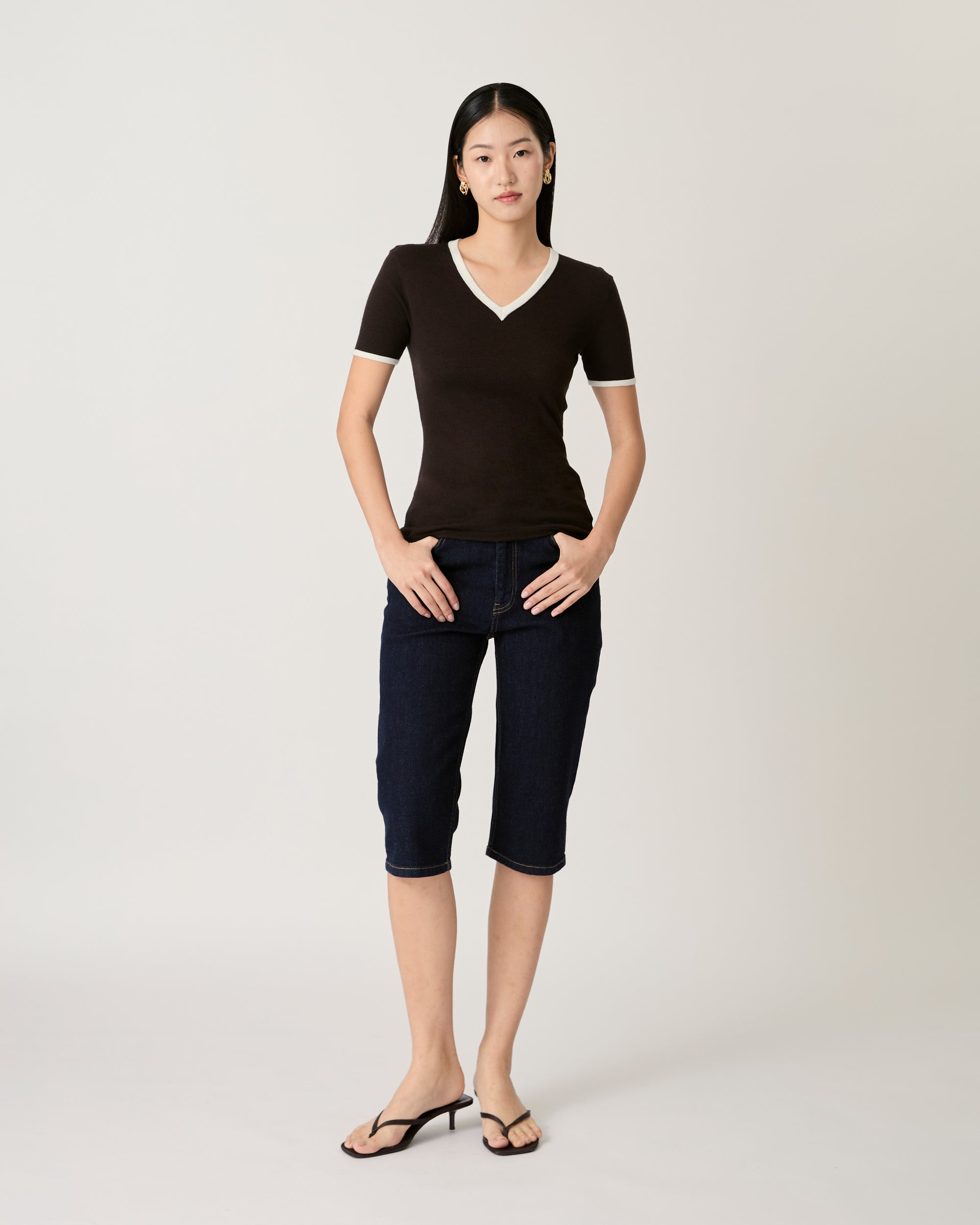 Returns to Nature - Contrast V-Neck Knit Top in Dark Brown