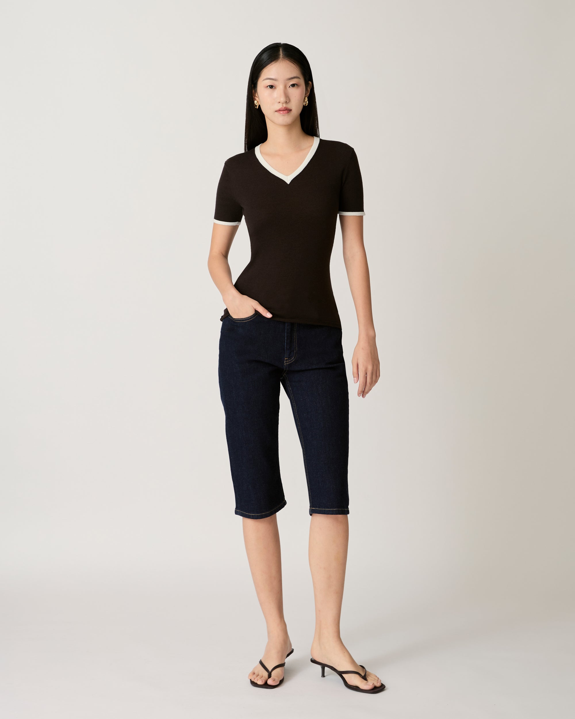 Returns to Nature - Contrast V-Neck Knit Top in Dark Brown