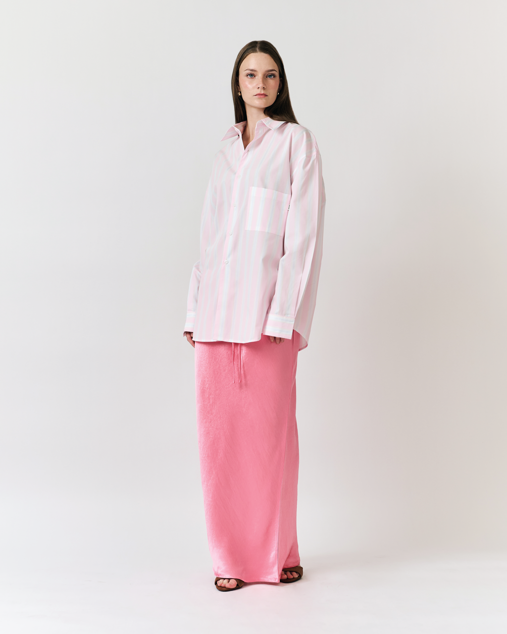 Été Parisien - Essential Oversized Shirt in Baby Pink Light Blue Stripe