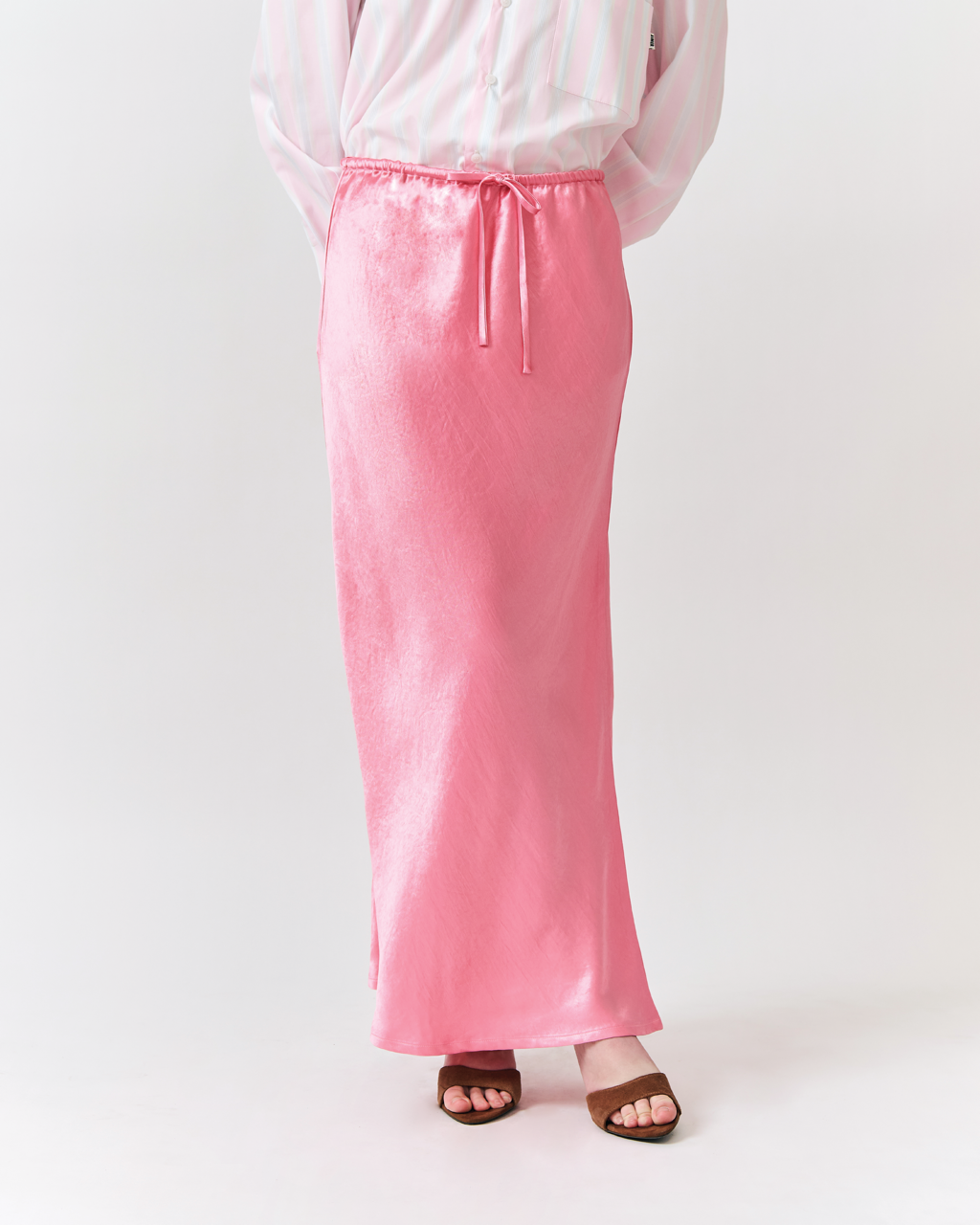 Été Parisien - Satin Maxi Skirt in Pink