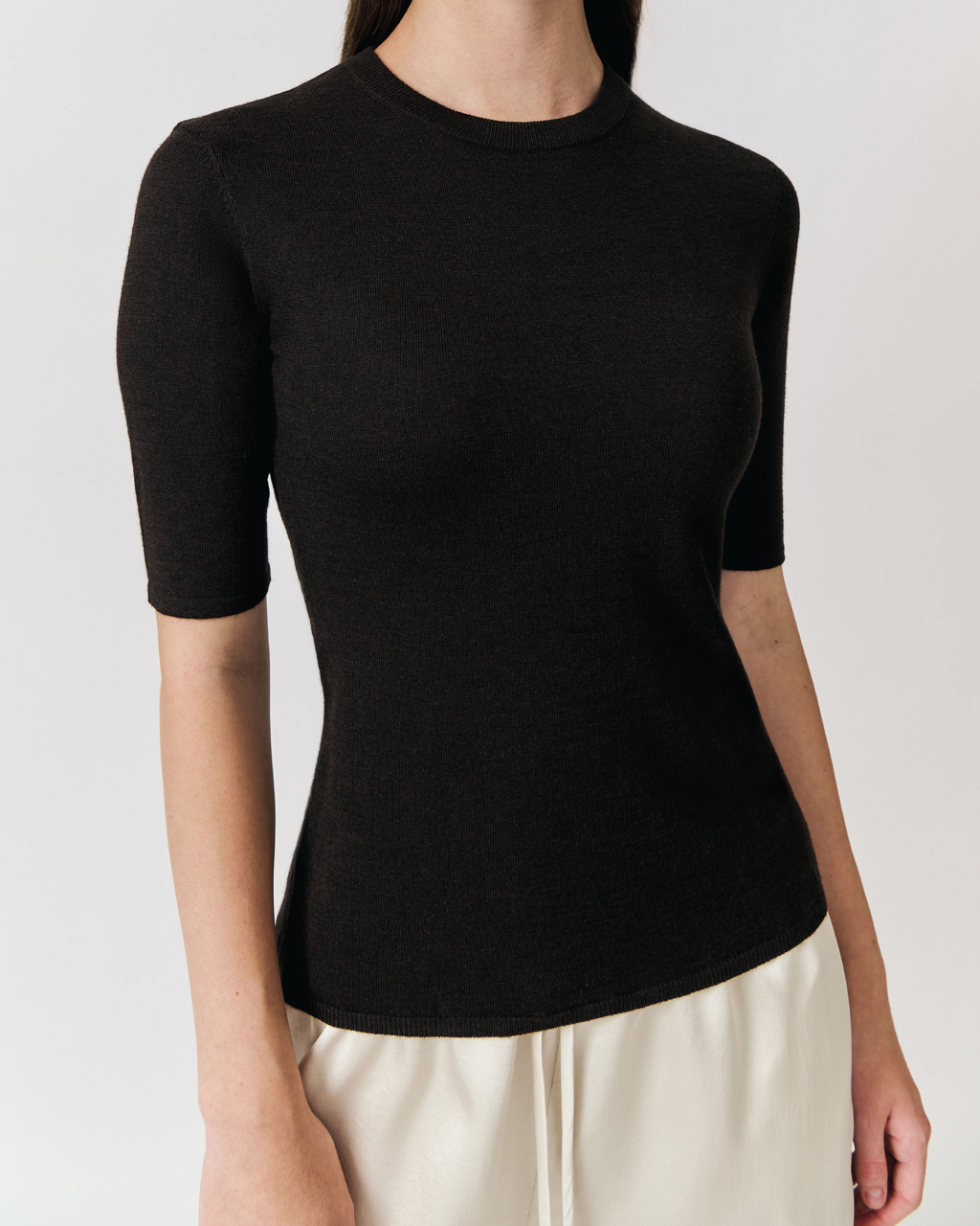 Été Parisien - Slim Knitted Cashmere Top in Dark Brown