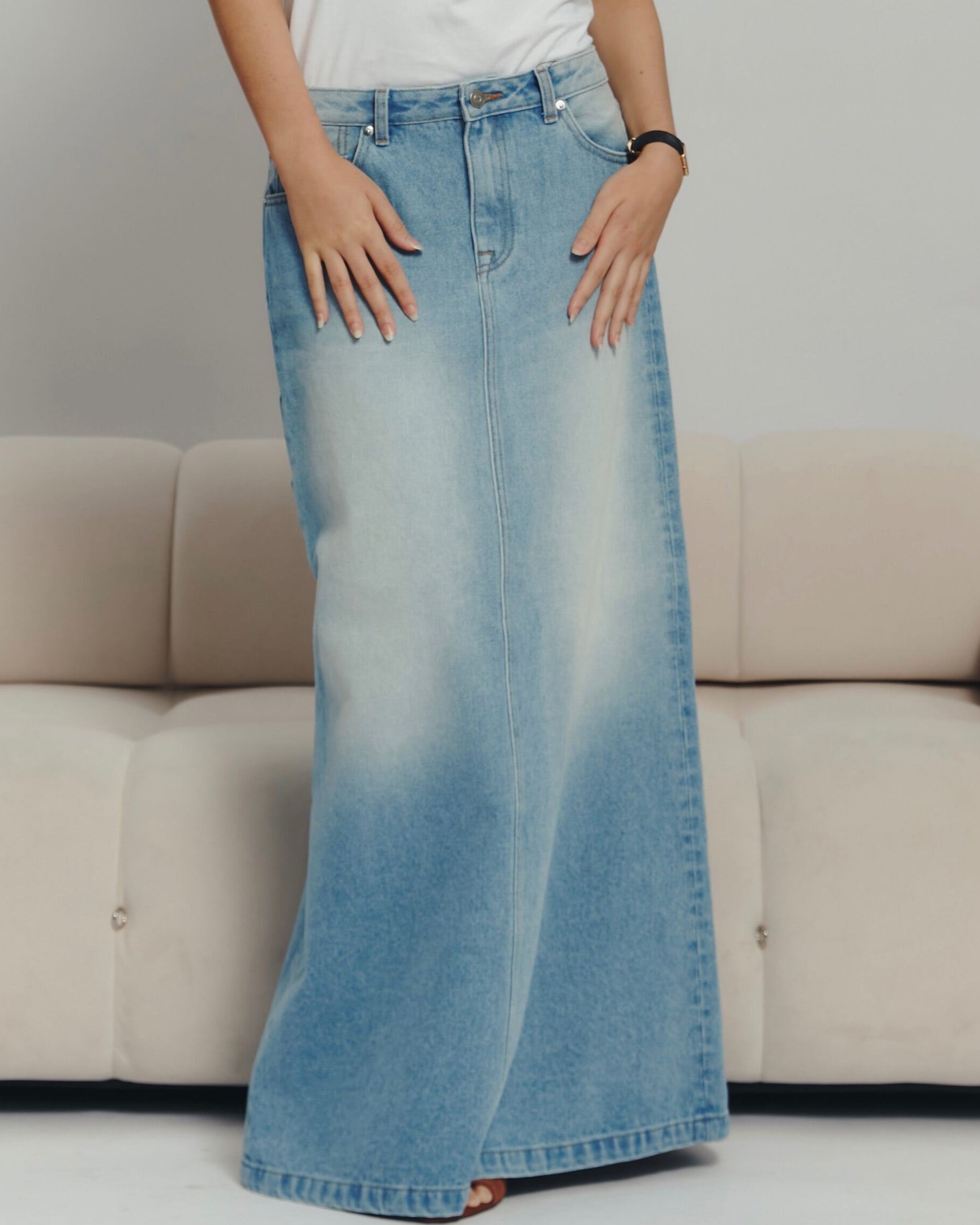AIMER - 90s Maxi Skirt Denim in 90s Blue Wash